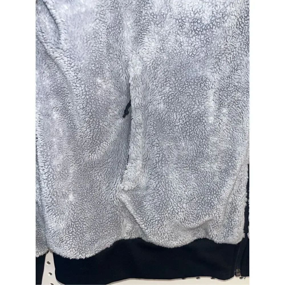 The Northface fuzzy jacket - Picture 3 of 7